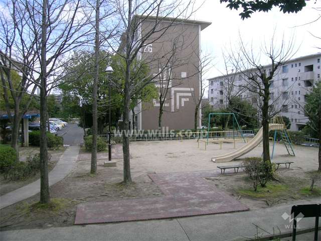 26棟の西側には公園があります。