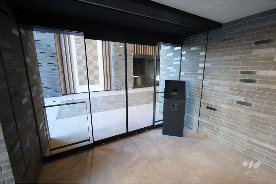 エントランスはオートロック付きです。