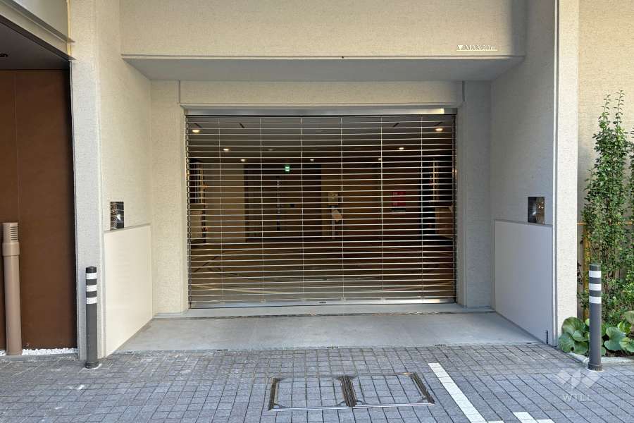 駐車場の出入り口（リングシャッター付き）
