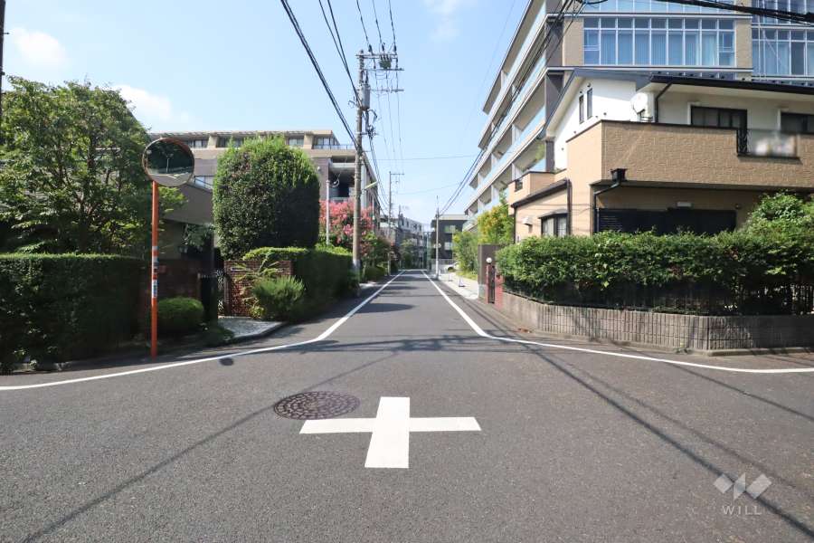 敷地西側の前面道路
