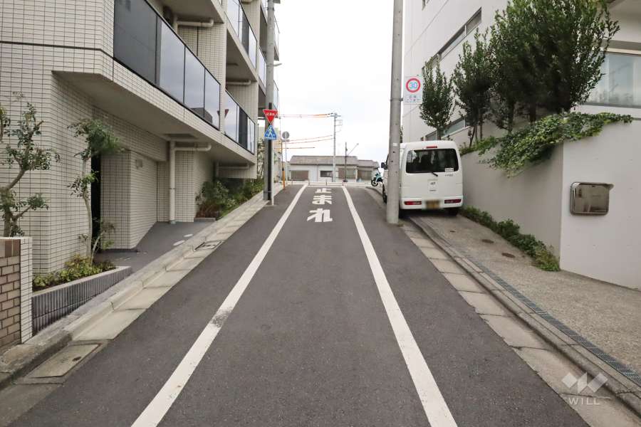 敷地南側の前面道路
