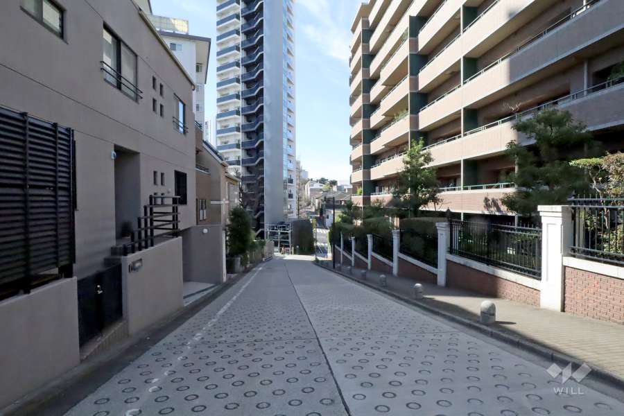 敷地北西側の前面道路