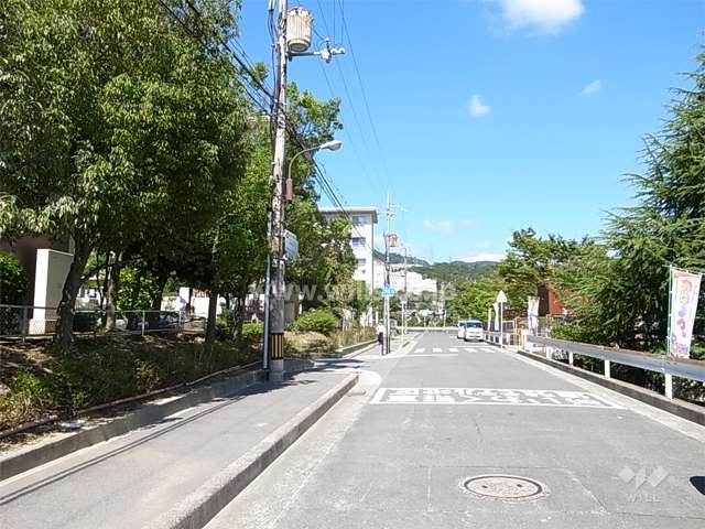 30棟の東側には『豊川北小学校』があります。