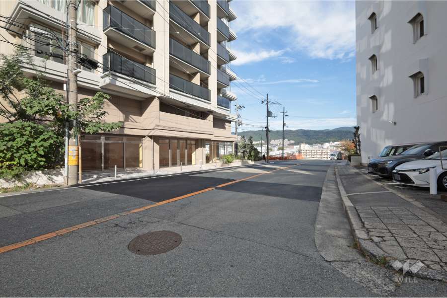 敷地東側の前面道路