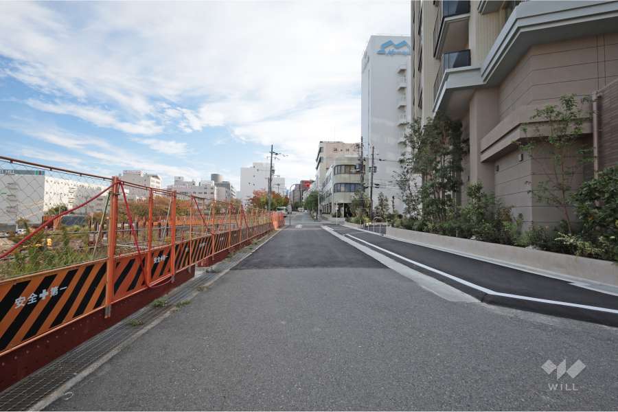 敷地北側の前面道路
