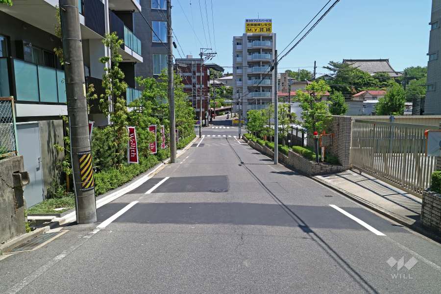 敷地南側の前面道路