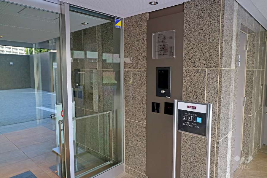 エントランスはオートロック付きです。