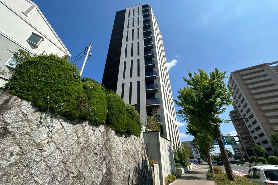 グランドメゾン本山四谷通の外観（北西側から）