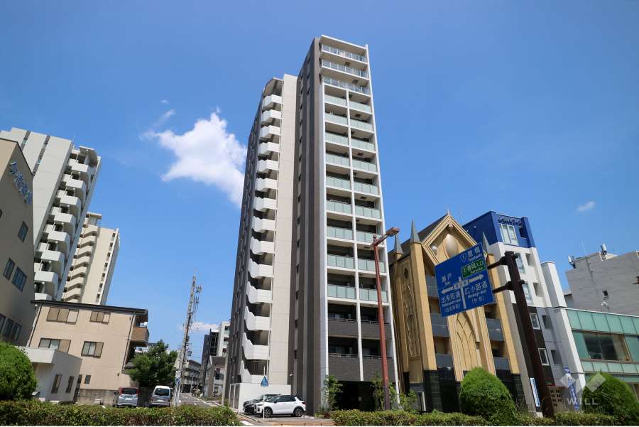 プレサンス　ロジェ 千種内山の外観（南西側から）