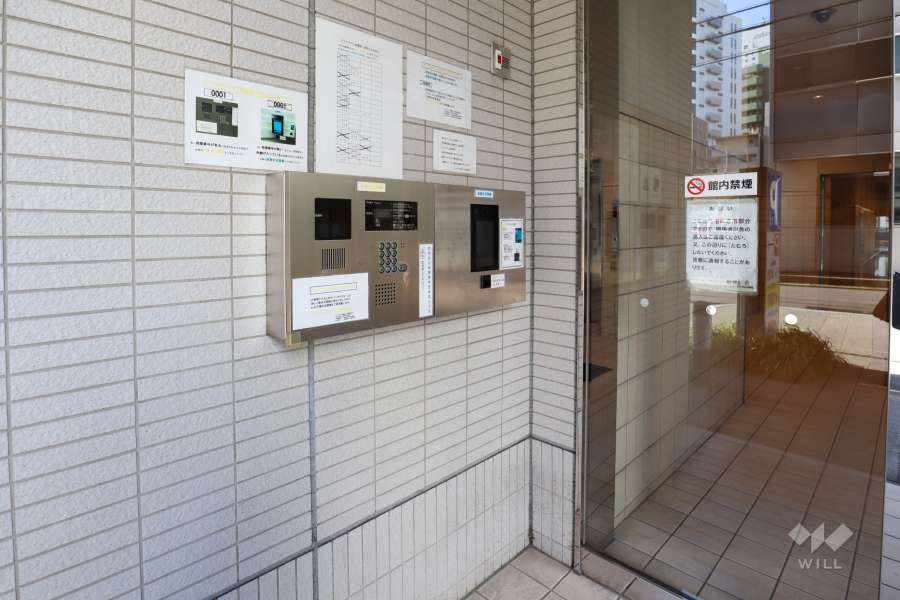 エントランスはオートロック付きです。