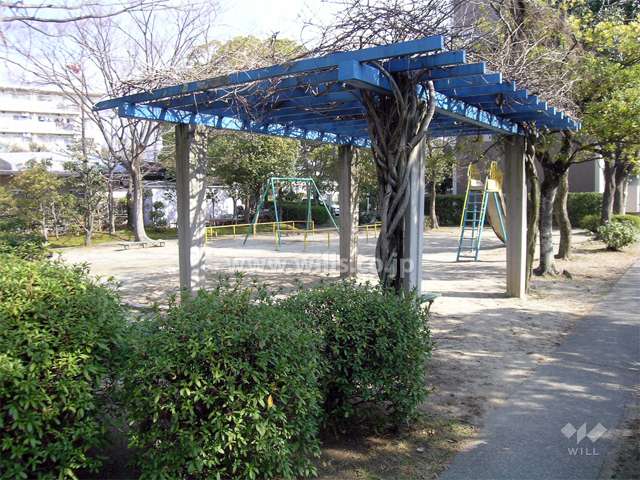 33棟のすぐ北側にある公園