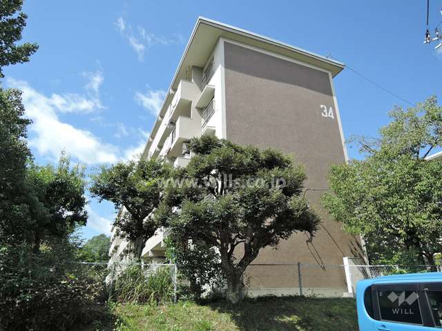 箕面粟生第２住宅34棟の外観（東側から）