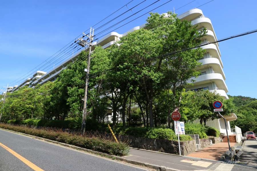 阪急逆瀬台アヴェルデ　1番館の外観（南東側から）
