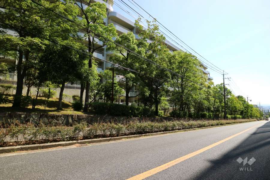 阪急逆瀬台アヴェルデ　1番館の外観（南西側から）