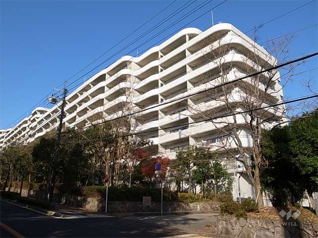 阪急逆瀬台アヴェルデ　1番館の外観（南東側から）