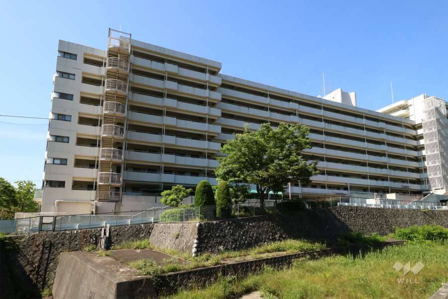 阪急逆瀬台アヴェルデ　1番館の外観（北側から）