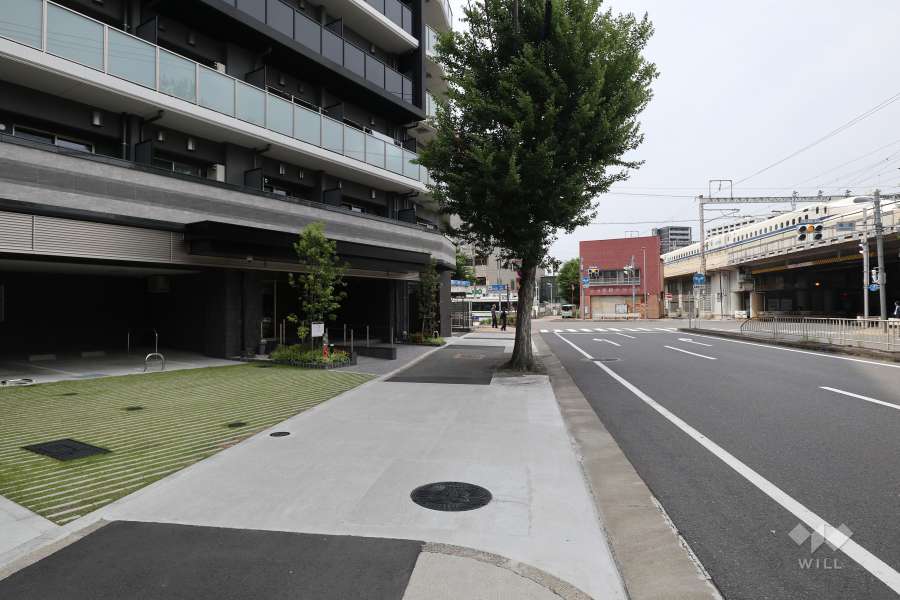 敷地南側の前面道路
