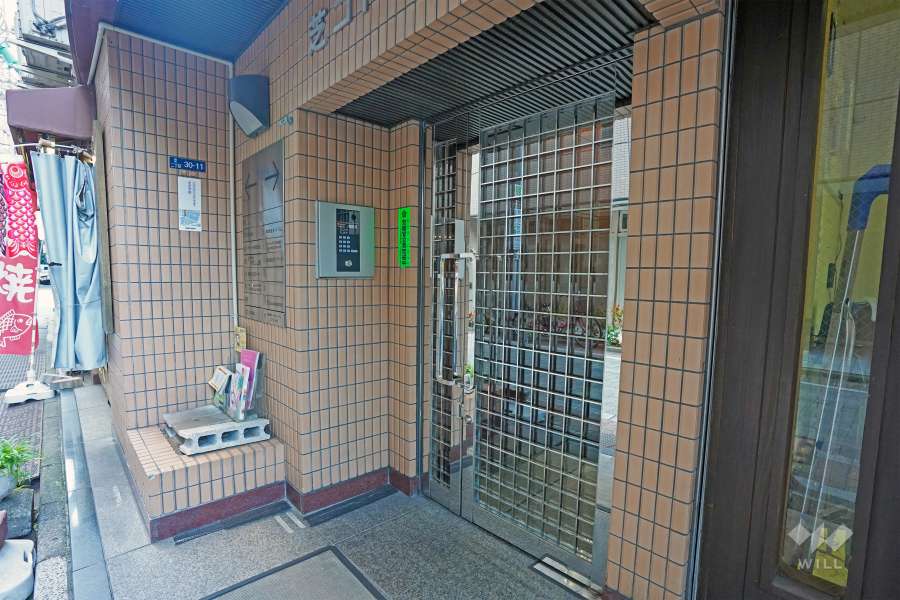 エントランスはオートロック付きです。