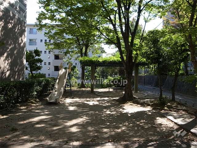 39棟のすぐ西側にある敷地内の公園