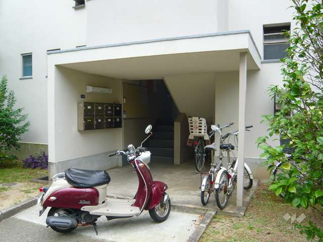 住戸入口（共用ポスト）