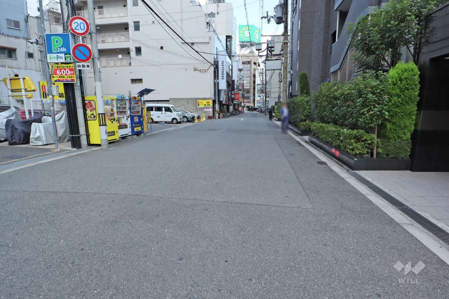 敷地北西側の前面道路（西側から）