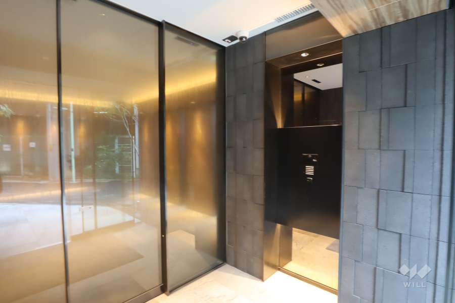 エントランスはオートロック付きです。