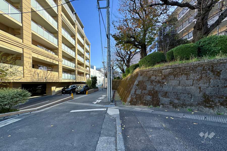 敷地北側の前面道路