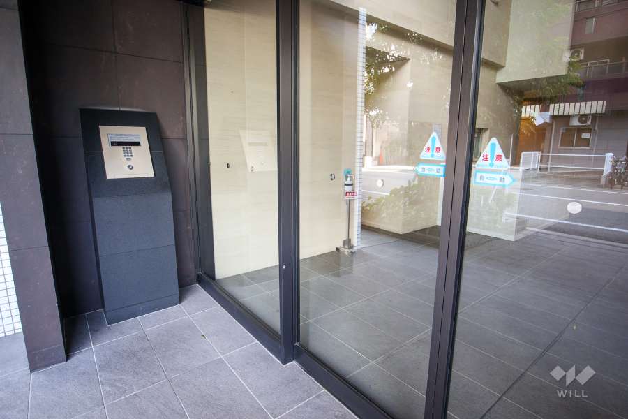 エントランスはオートロック付きです。