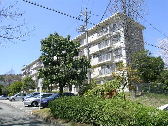 箕面粟生第２住宅8棟の外観（南東側から）