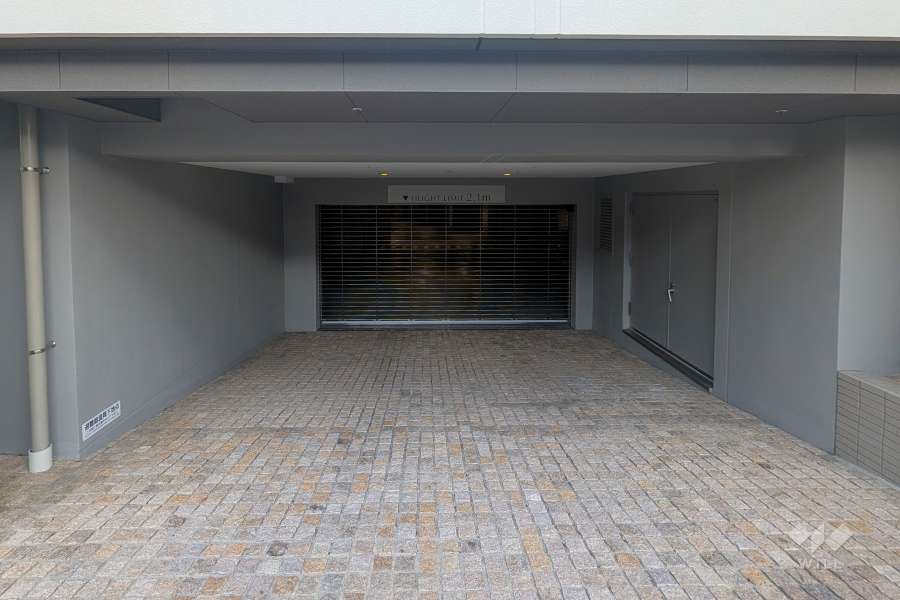 駐車場の出入口（リングシャッター付き）