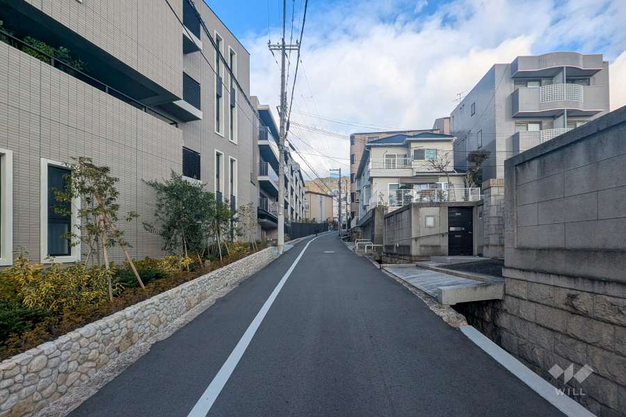 敷地東側の前面道路