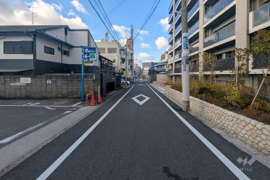敷地南側の前面道路