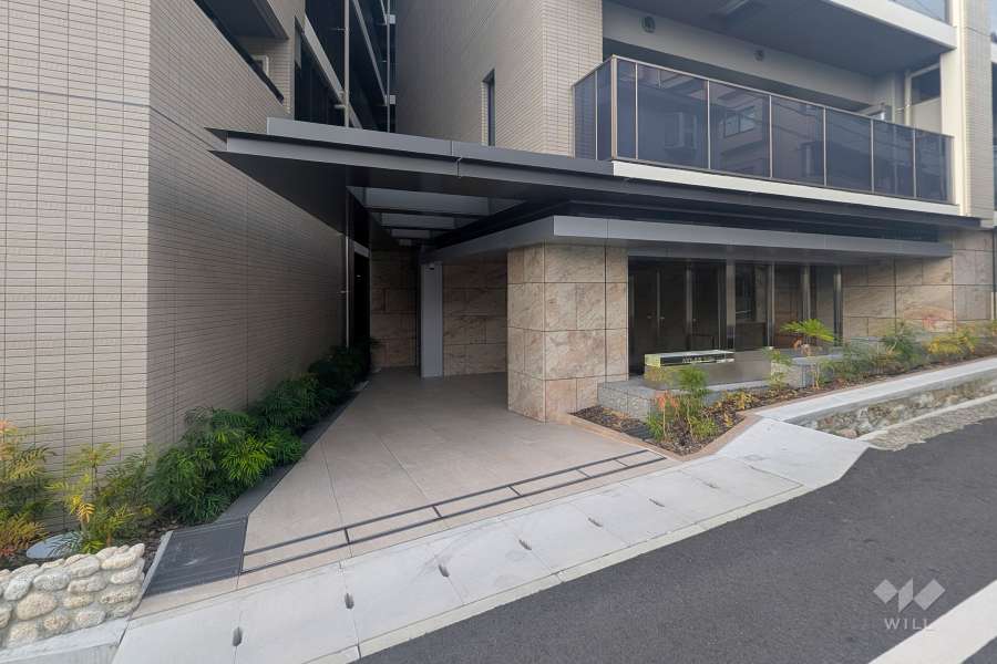 東側エントランス