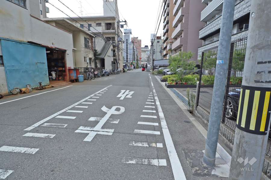 敷地南東側の前面道路（東側から）