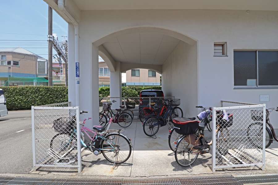 駐輪場（西側）