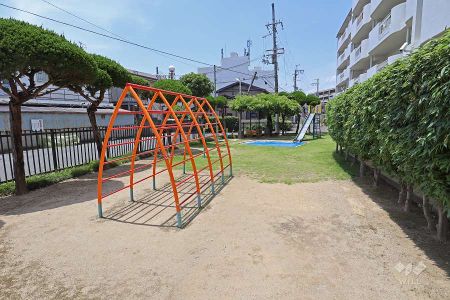敷地南側に隣接する公園（東側から）