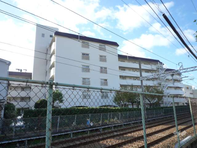 パレス箕面の外観（北東から）