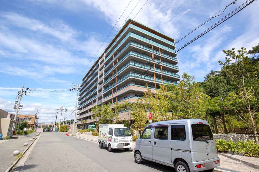 マスターズマンション吹田千里丘　中楽坊の外観（南南西側から）