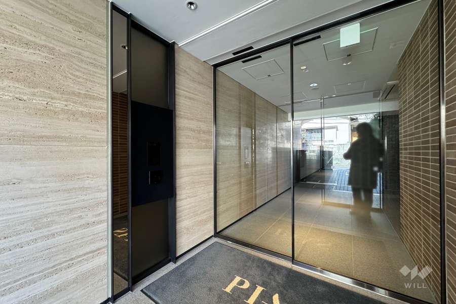 エントランスはオートロック付きです。