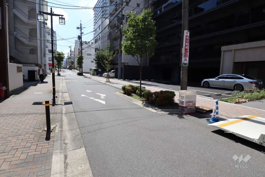 敷地南側の前面道路