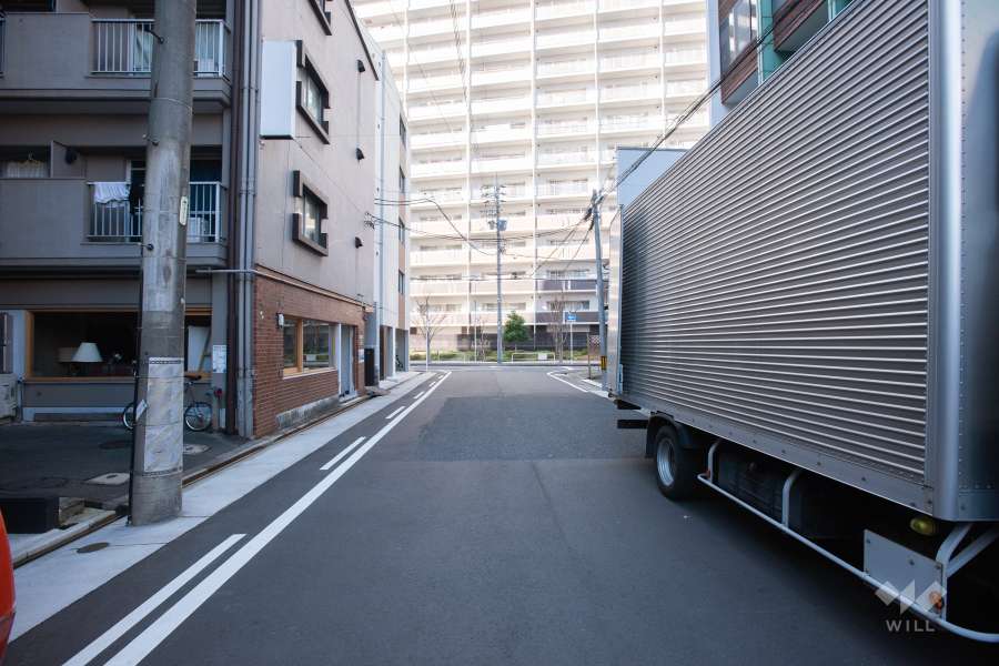 敷地北側の前面道路