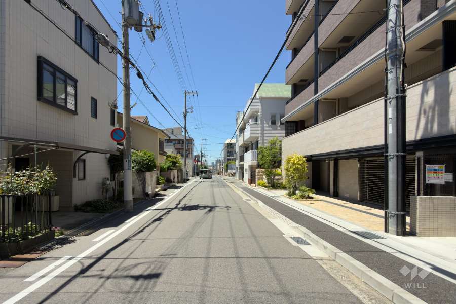 敷地南側の前面道路