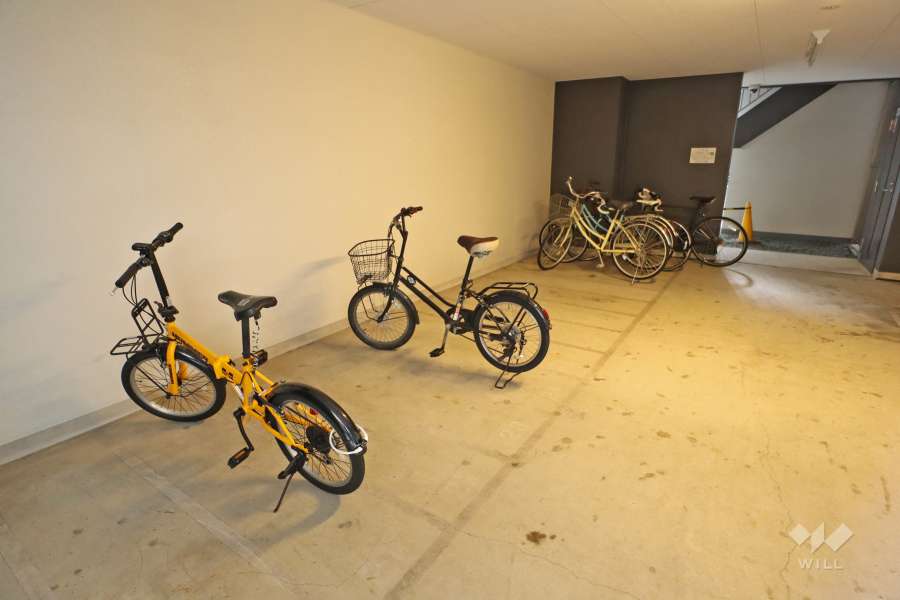 屋内に設けられた駐輪場