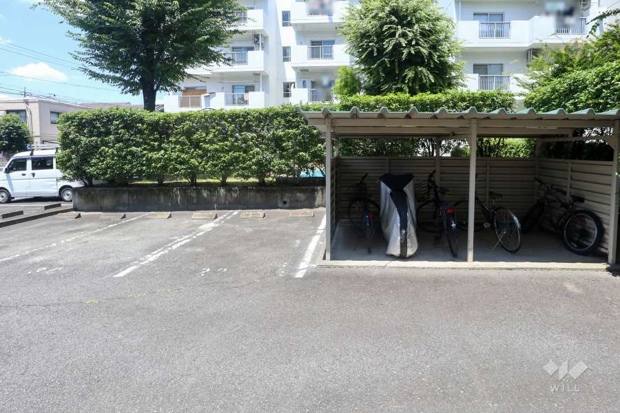 敷地内駐車場と駐輪場