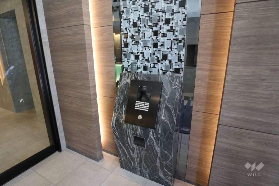 エントランスはオートロック付きです。