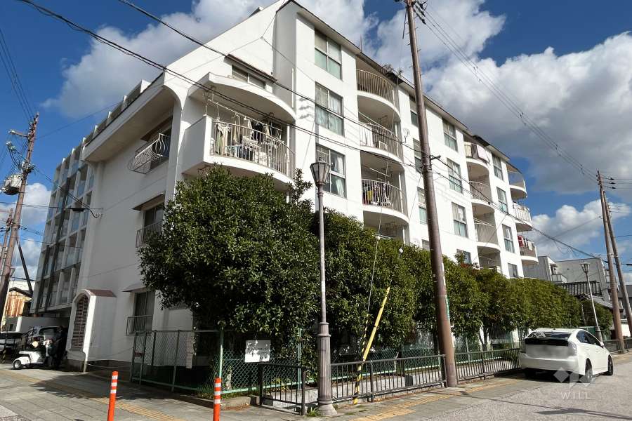 シャトウ高槻の外観（南西側から）