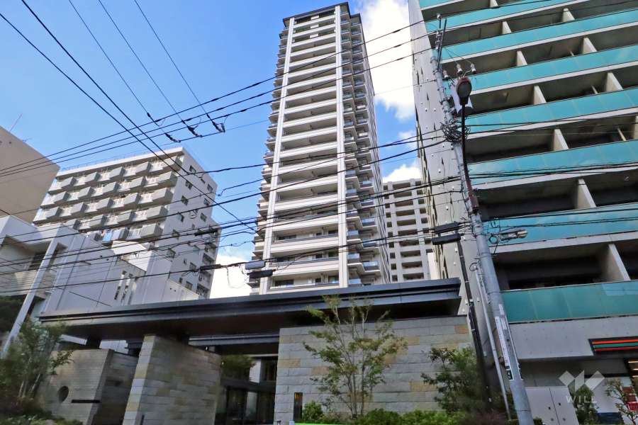 アトラスタワー白金レジデンシャルの外観(南東側から)