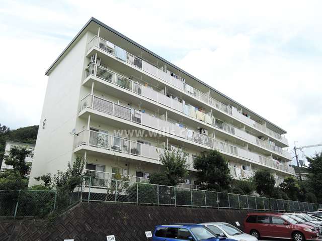 ライオンズマンション箕面Ｅ棟の外観の外観（南西側から）