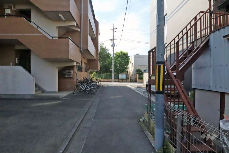 敷地南西側の通路（北西側から）