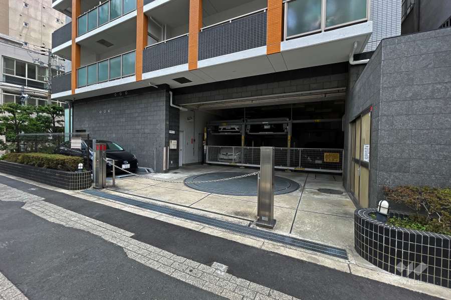 駐車場の出入り口（ロボットゲート付き）・敷地内駐車場（屋外機械式、屋内機械式）